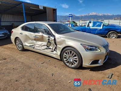 Czwarte zdjęcie samochodu z boku: 2016 LEXUS LS 460 BASE VIN:JTHBL5EF9G5142739 - miniatura