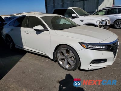 Czwarte zdjęcie samochodu z boku: 2018 HONDA ACCORD TOURING VIN:1HGCV1F95JA013432 - miniatura