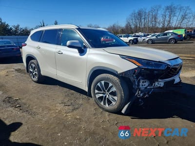 Czwarte zdjęcie samochodu z boku: 2021 TOYOTA HIGHLANDER XLE VIN:5TDGZRBH6MS536448 - miniatura