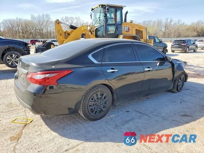 Trzecie zdjęcie samochodu z tyłu: 2018 NISSAN ALTIMA 2.5 S VIN:1N4AL3AP3JC129669 - miniatura