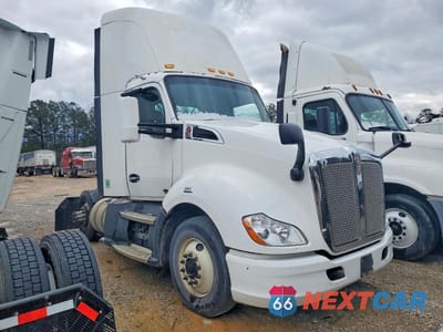 2016 KENWORTH T680 SEMI TRUCK 1XKYA48X5GJ496673 - główne zdjęcie licytacji z USA - miniatura