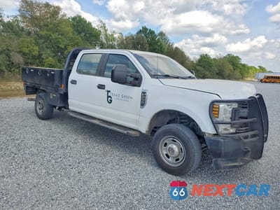 Czwarte zdjęcie samochodu z boku: 2019 FORD F250 SUPER DUTY FLATBED TRUCK VIN:1FD7W2B6XKEG48750 - miniatura