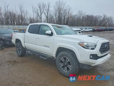 Czwarte zdjęcie samochodu z boku: 2019 TOYOTA TACOMA TRD SPORT VIN:3TMCZ5AN2KM267716 - miniatura