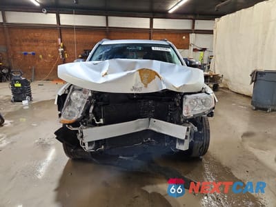 Piąte zdjęcie samochodu w środku: 2011 JEEP COMPASS SPORT VIN:1J4NF1FB5BD244736 - miniatura