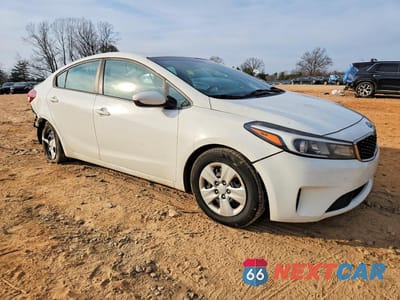 Czwarte zdjęcie samochodu z boku: 2017 KIA FORTE LX VIN:3KPFK4A76HE059600 - miniatura