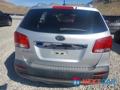 Zdjęcie 6 z 13 samochodu: 2013 KIA SORENTO LX VIN:5XYKT3A6XDG410261 - miniatura