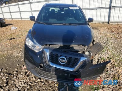 Piąte zdjęcie samochodu w środku: 2020 NISSAN KICKS SV VIN:3N1CP5CV4LL527790 - miniatura