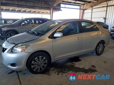 2007 TOYOTA YARIS BASE JTDBT923371055106 - główne zdjęcie licytacji z USA - miniatura