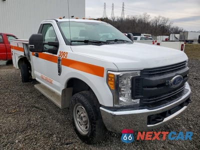 Czwarte zdjęcie samochodu z boku: 2017 FORD F250 SUPER DUTY UTILITY / SERVICE TRUCK VIN:1FTBF2B62HEF08764 - miniatura