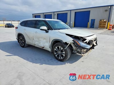 Czwarte zdjęcie samochodu z boku: 2020 TOYOTA HIGHLANDER XLE VIN:5TDGZRAH9LS513391 - miniatura