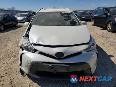 Piąte zdjęcie samochodu w środku: 2017 TOYOTA PRIUS V THREE VIN:JTDZN3EU9HJ065800 - miniatura