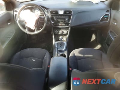 Zdjęcie 8 z 12 samochodu: 2013 CHRYSLER 200 LX VIN:1C3CCBAB9DN761803 - miniatura