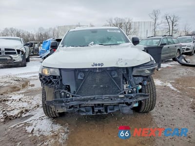 Piąte zdjęcie samochodu w środku: 2019 JEEP GRAND CHEROKEE LAREDO VIN:1C4RJFAG1KC547265 - miniatura