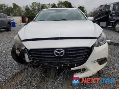 Piąte zdjęcie samochodu w środku: 2018 MAZDA 3 SPORT VIN:3MZBN1U75JM198609 - miniatura