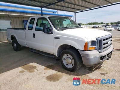 Czwarte zdjęcie samochodu z boku: 2005 FORD F250 SUPER DUTY VIN:1FTSX20565EA88641 - miniatura