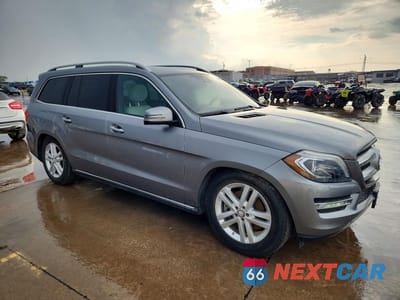Czwarte zdjęcie samochodu z boku: 2015 MERCEDES-BENZ GL 450 4MATIC VIN:4JGDF6EE8FA471447 - miniatura