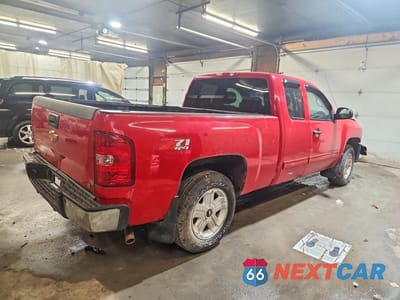 Trzecie zdjęcie samochodu z tyłu: 2013 CHEVROLET SILVERADO K1500 LT VIN:1GCRKSE79DZ145266 - miniatura