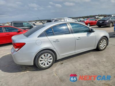Trzecie zdjęcie samochodu z tyłu: 2011 CHEVROLET CRUZE LS VIN:1G1PC5SHXB7273942 - miniatura