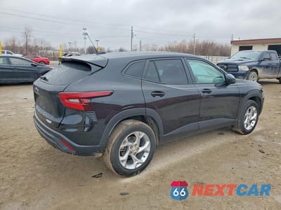 Trzecie zdjęcie samochodu z tyłu: 2025 CHEVROLET TRAX LS VIN:KL77LFEP2SC344264 - miniatura