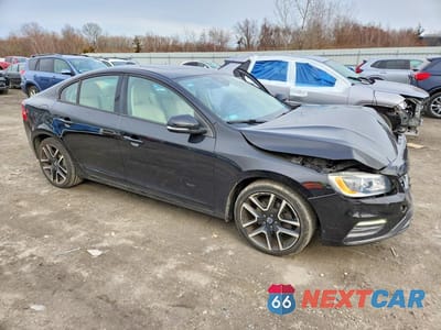 Czwarte zdjęcie samochodu z boku: 2017 VOLVO S60 VIN:YV126MFL4H2434092 - miniatura