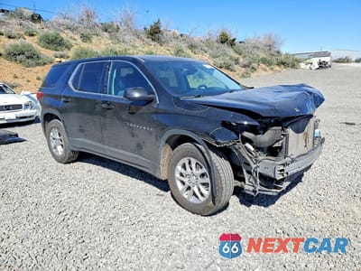 Czwarte zdjęcie samochodu z boku: 2020 CHEVROLET TRAVERSE LS VIN:1GNEVLKW6LJ299638 - miniatura