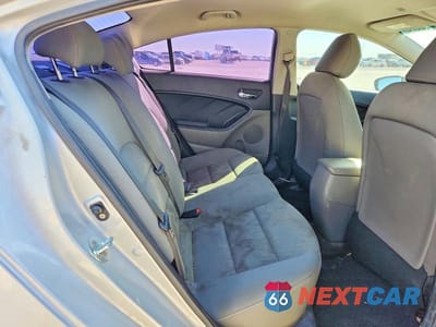 Zdjęcie 10 z 13 samochodu: 2015 KIA FORTE LX VIN:KNAFK4A68F5427756 - miniatura