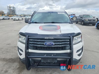 Piąte zdjęcie samochodu w środku: 2017 FORD EXPLORER POLICE INTERCEPTOR VIN:1FM5K8AR1HGB93768 - miniatura