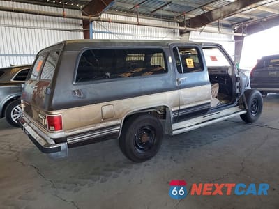 Trzecie zdjęcie samochodu z tyłu: 1987 CHEVROLET SUBURBAN R20 VIN:1GCGR26N8HF133214 - miniatura
