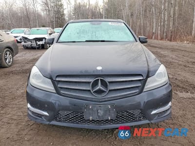 Piąte zdjęcie samochodu w środku: 2014 MERCEDES-BENZ C 350 4MATIC VIN:WDDGF8JBXEA944729 - miniatura