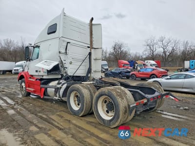 Trzecie zdjęcie samochodu z tyłu: 2012 VOLVO VN VNL VIN:4V4NC9EH6CN553392 - miniatura