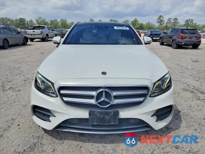 Piąte zdjęcie samochodu w środku: 2019 MERCEDES-BENZ E 300 VIN:WDDZF4JB0KA509845 - miniatura