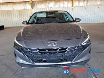 Piąte zdjęcie samochodu w środku: 2023 HYUNDAI ELANTRA SEL VIN:KMHLS4AG8PU487957 - miniatura
