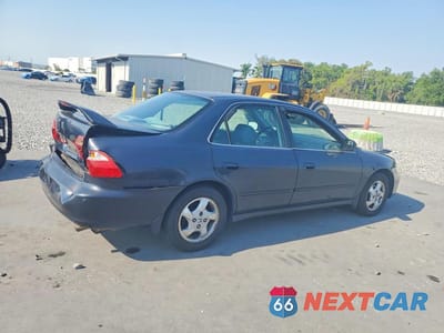 Trzecie zdjęcie samochodu z tyłu: 1998 HONDA ACCORD EX VIN:1HGCG5659WA058668 - miniatura