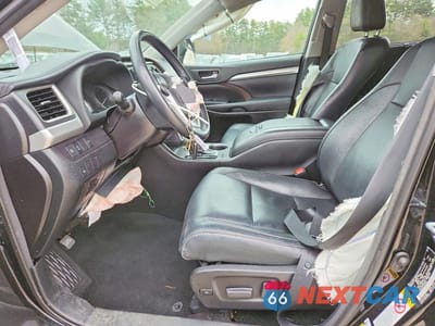 Zdjęcie 7 z 13 samochodu: 2018 TOYOTA HIGHLANDER XLE VIN:5TDJZRFH1JS872990 - miniatura