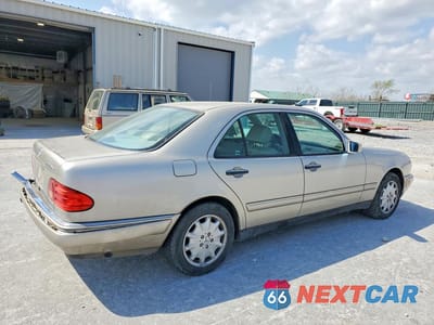 Trzecie zdjęcie samochodu z tyłu: 1998 MERCEDES-BENZ E 300TD VIN:WDBJF25F2WA494049 - miniatura