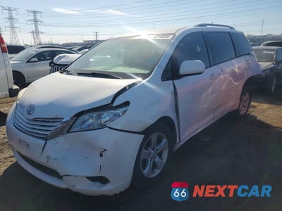 2017 TOYOTA SIEANNA 5TDKZ3DC5HS858674 - główne zdjęcie licytacji z USA - miniatura