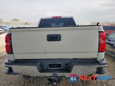Zdjęcie 6 z 12 samochodu: 2018 CHEVROLET SILVERADO K2500 HEAVY DUTY VIN:1GC1KUEG5JF240610 - miniatura