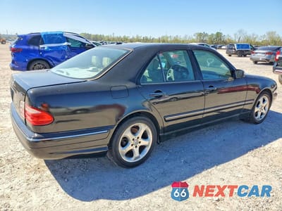 Trzecie zdjęcie samochodu z tyłu: 2002 MERCEDES-BENZ E 320 4MATIC VIN:WDBJF82J92X072086 - miniatura