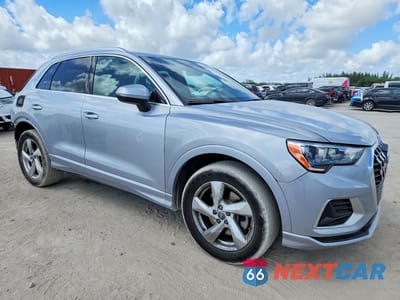 Czwarte zdjęcie samochodu z boku: 2020 AUDI Q3 PREMIUM VIN:WA1AECF37L1073562 - miniatura