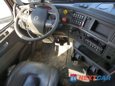 Zdjęcie 9 z 10 samochodu: 2024 VOLVO VN VNL VIN:4V4NC9EHXRN629320 - miniatura