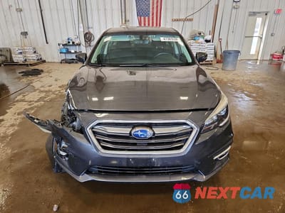 Piąte zdjęcie samochodu w środku: 2018 SUBARU LEGACY 2.5I PREMIUM VIN:4S3BNAF60J3017411 - miniatura