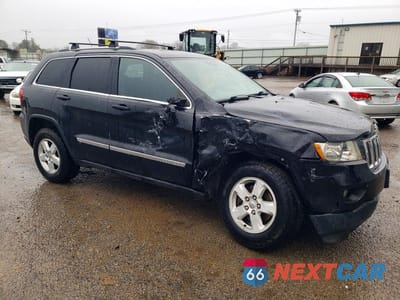 Czwarte zdjęcie samochodu z boku: 2013 JEEP GRAND CHEROKEE LAREDO VIN:1C4RJFAG6DC506729 - miniatura