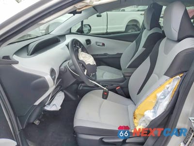 Zdjęcie 7 z 11 samochodu: 2016 TOYOTA PRIUS TWO VIN:JTDKBRFU1G3501585 - miniatura