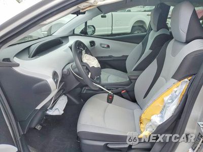 Zdjęcie 7 z 11 samochodu: 2016 TOYOTA PRIUS TWO VIN:JTDKBRFU1G3501585 - miniatura