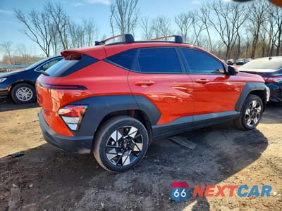 Trzecie zdjęcie samochodu z tyłu: 2025 HYUNDAI KONA SEL CONVENIENCE VIN:KM8HCCAB3SU200504 - miniatura