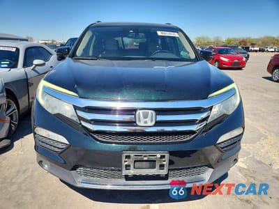 Piąte zdjęcie samochodu w środku: 2017 HONDA PILOT TOURING VIN:5FNYF5H99HB029835 - miniatura