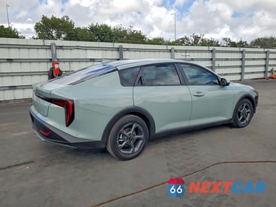 Trzecie zdjęcie samochodu z tyłu: 2025 KIA K4 LXS VIN:3KPFT4DE8SE216204 - miniatura