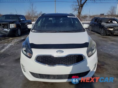 Piąte zdjęcie samochodu w środku: 2014 KIA RONDO VIN:KNAHU8A32E7053454 - miniatura