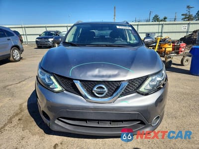 Piąte zdjęcie samochodu w środku: 2017 NISSAN ROGUE SPORT SV VIN:JN1BJ1CR2HW105804 - miniatura