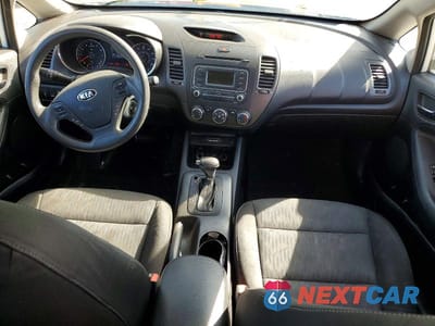 Zdjęcie 8 z 12 samochodu: 2016 KIA FORTE LX VIN:KNAFK4A69G5544134 - miniatura